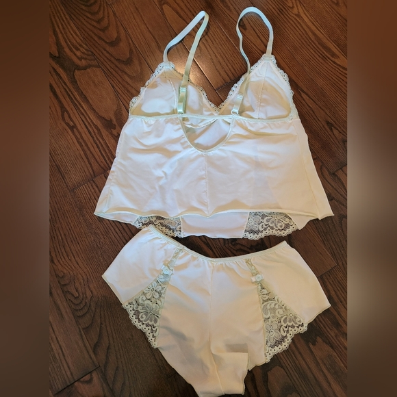2 PC Lingerie Set, Like New, beautiful material, adjustable straps. - Picture 9 of 10